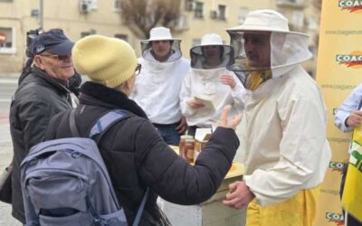 COAG Jaén denuncia la venta de “sirope disfrazado de miel” con una cata reivindicativa